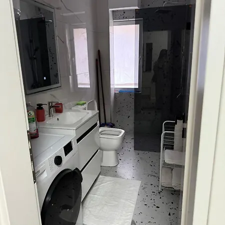 Emmas Place- Modern Por Miqesor Ne Qender Te Elbasanit *