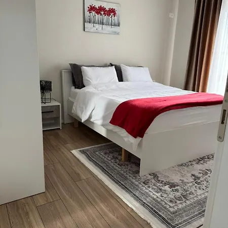 Emmas Place- Modern Por Miqesor Ne Qender Te Elbasanit *