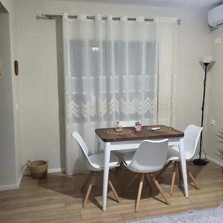 Apartmán Emmas Place- Modern Por Miqesor Ne Qender Te Elbasanit Elbasan