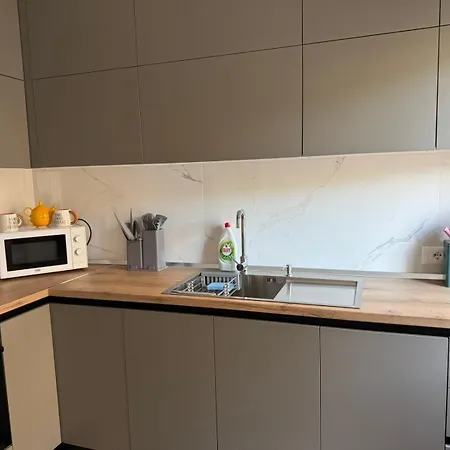Daire Emmas Place- Modern Por Miqesor Ne Qender Te Elbasanit *