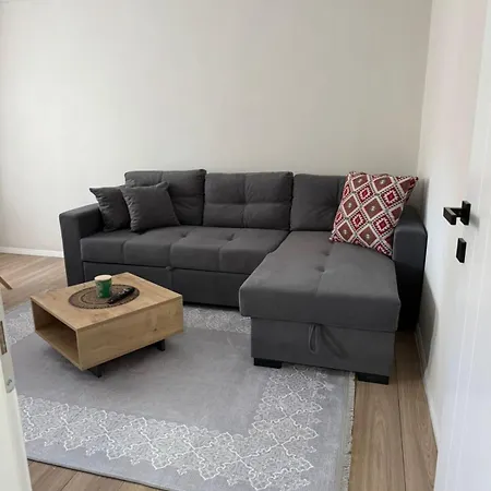 Emmas Place- Modern Por Miqesor Ne Qender Te Elbasanit Apartment *