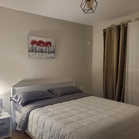 Emmas Place- Modern Por Miqesor Ne Qender Te Elbasanit *