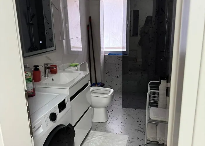 Emmas Place- Modern Por Miqesor Ne Qender Te Elbasanit *